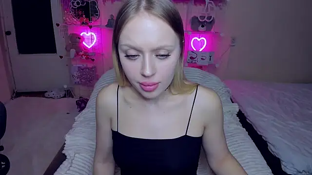 Snapshot of ElinOceanX chatting on March 19, 2025, 10:53 pm ElinOceanX online show from March 19, 2025, 10:53 pm