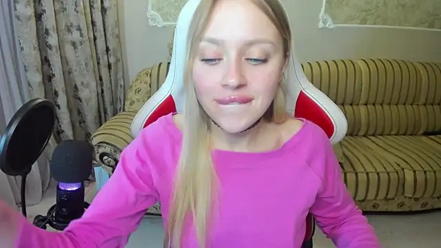 Snapshot of ElinOceanX chatting on December 15, 2024, 6:59 pm ElinOceanX online show from December 15, 2024, 6:59 pm