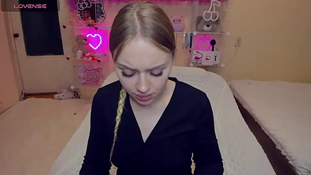 Snapshot of ElinOceanX chatting on March 15, 2025, 12:45 pm ElinOceanX online show from March 15, 2025, 12:45 pm