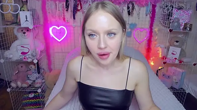 Snapshot of ElinOceanX chatting on March 22, 2025, 10:48 pm ElinOceanX online show from March 22, 2025, 10:48 pm