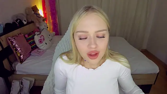 Snapshot of ElinOceanX chatting on October 3, 2025, 12:36 am ElinOceanX online show from October 3, 2025, 12:36 am