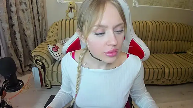 Snapshot of ElinOceanX chatting on December 13, 2024, 7:53 pm ElinOceanX online show from December 13, 2024, 7:53 pm