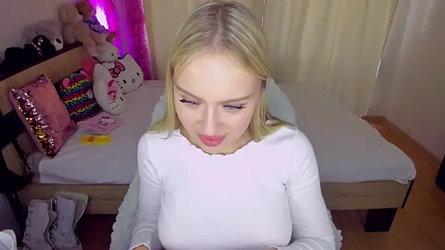 Snapshot of ElinOceanX chatting on October 3, 2025, 12:50 pm ElinOceanX online show from October 3, 2025, 12:50 pm