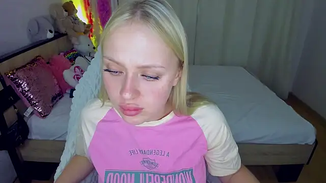 Snapshot of ElinOceanX chatting on September 15, 2025, 5:13 pm ElinOceanX online show from September 15, 2025, 5:13 pm