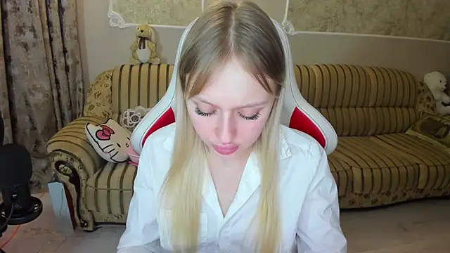 Snapshot of ElinOceanX chatting on December 8, 2024, 6:39 pm ElinOceanX online show from December 8, 2024, 6:39 pm