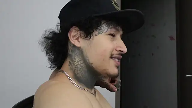 trieone online show from February 12, 2026, 1:27 am