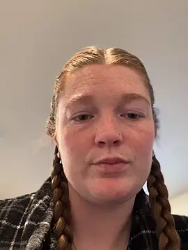 Snapshot of PussiesnCream_ chatting on November 11, 2025, 3:07 pm PussiesnCream online show from November 11, 2025, 3:07 pm