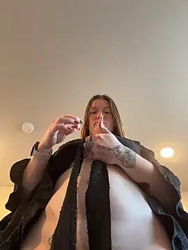 Snapshot of PussiesnCream_ chatting on November 13, 2025, 4:11 pm PussiesnCream online show from November 13, 2025, 4:11 pm