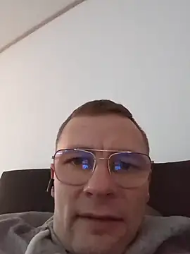 buchr1 online show from November 21, 2025, 11:31 am