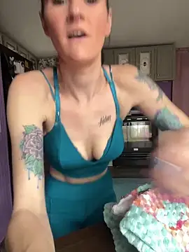lolabunny9 online show from January 27, 2025, 4:43 pm