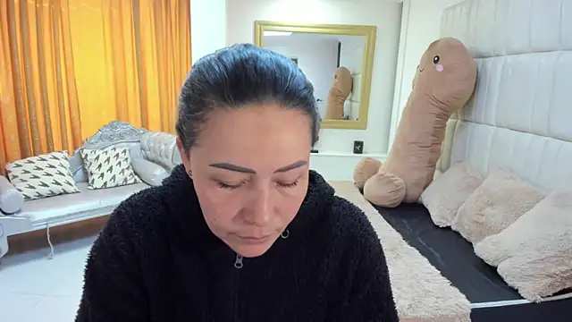 gaby trent online show from November 11, 2025, 2:12 pm