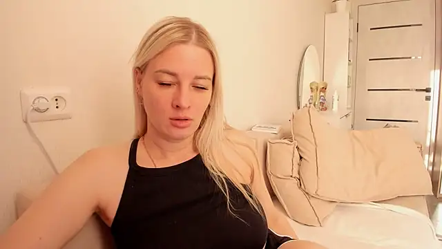 Snapshot of HILT_ON chatting on November 25, 2025, 6:03 am HILT ON online show from November 25, 2025, 6:03 am