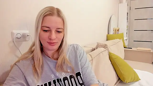 Snapshot of HILT_ON chatting on November 12, 2025, 2:37 am HILT ON online show from November 12, 2025, 2:37 am