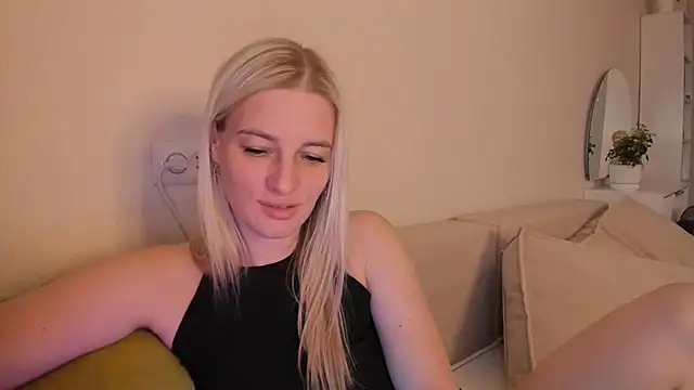 Snapshot of HILT_ON chatting on October 12, 2025, 11:22 am HILT ON online show from October 12, 2025, 11:22 am