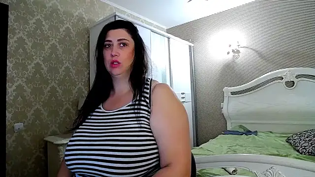 Evelyn Shy online show from October 21, 2025, 6:13 am