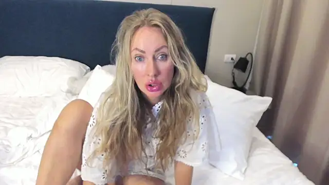 Snapshot of Veola_new chatting on February 16, 2026, 2:32 am Veola new online show from February 16, 2026, 2:32 am