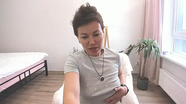 Alexisweet online show from May 22, 2026, 5:05 am