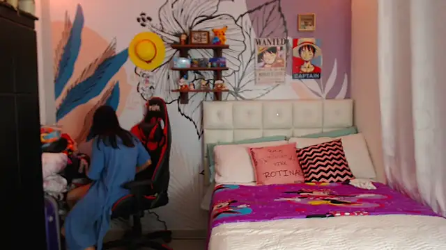 LinzyBaner online show from February 25, 2025, 11:37 pm