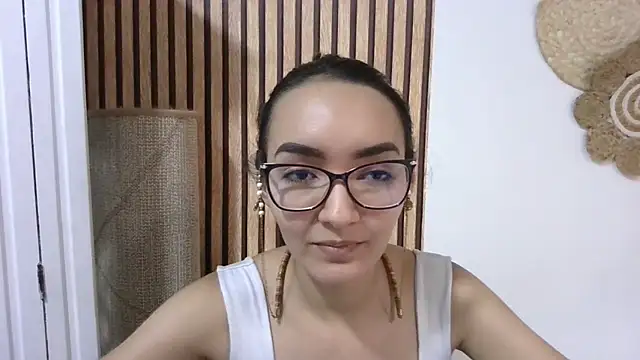 LinzyBaner online show from February 11, 2025, 10:28 pm