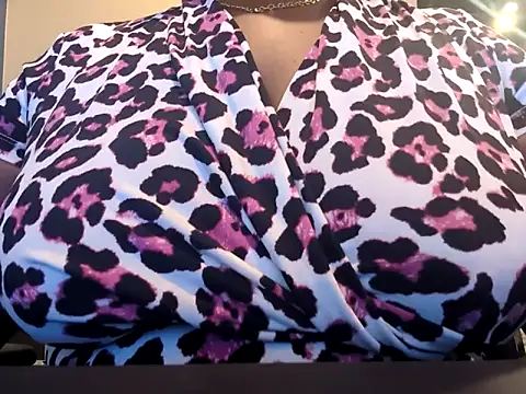 Snapshot of SensualATease chatting on September 26, 2025, 6:48 pm SensualATease online show from September 26, 2025, 6:48 pm