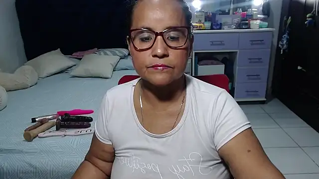 pervert mommy  online show from May 14, 2026, 11:51 am