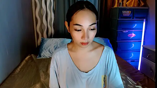 SweetLilly 18 online show from May 24, 2026, 4:12 am
