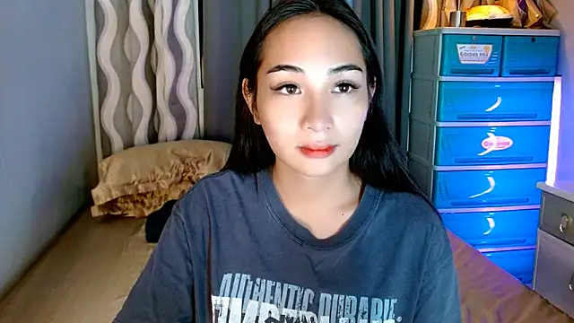 SweetLilly 18 online show from June 4, 2026, 5:45 am