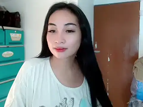 SweetLilly 18 online show from December 21, 2024, 6:33 pm