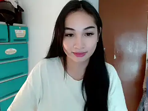 SweetLilly 18 online show from December 23, 2024, 6:37 pm