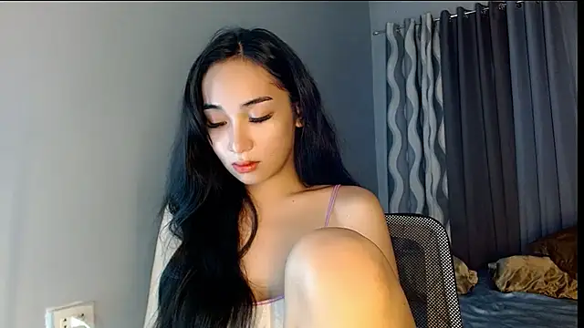 Snapshot of SweetLilly_18 chatting on July 17, 2026, 2:53 am SweetLilly 18 online show from July 17, 2026, 2:53 am