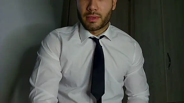 Snapshot of Justynn1 chatting on April 5, 2026, 9:32 pm Justynn1 online show from April 5, 2026, 9:32 pm