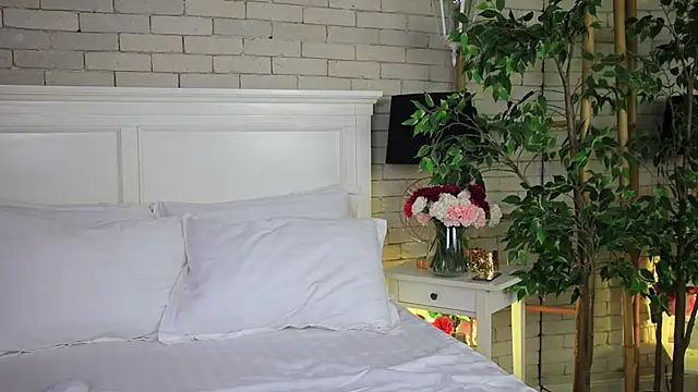 EmillyBronte online show from November 3, 2025, 8:12 pm