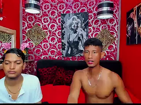 Snapshot of PEINBOYS chatting on July 15, 2026, 7:32 pm PEINBOYS online show from July 15, 2026, 7:32 pm