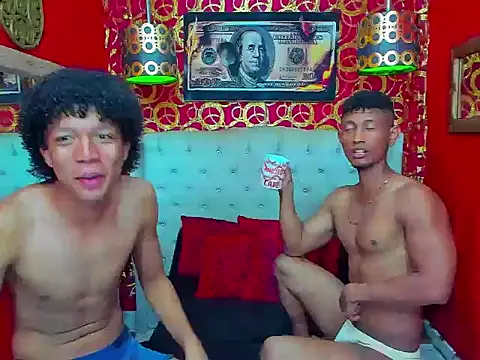 Snapshot of PEINBOYS chatting on June 1, 2026, 11:15 pm PEINBOYS online show from June 1, 2026, 11:15 pm