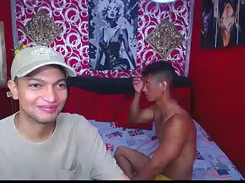 Snapshot of PEINBOYS chatting on August 4, 2026, 7:07 pm PEINBOYS online show from August 4, 2026, 7:07 pm
