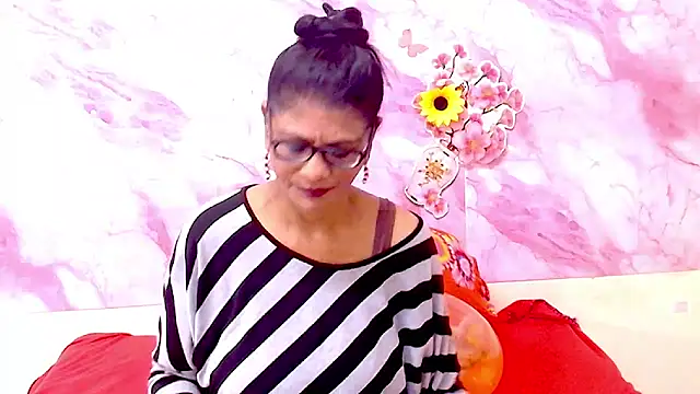 Snapshot of IndianAllure chatting on February 17, 2026, 5:49 am IndianAllure online show from February 17, 2026, 5:49 am