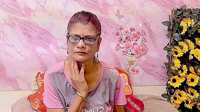 Snapshot of IndianAllure chatting on January 19, 2026, 5:44 am IndianAllure online show from January 19, 2026, 5:44 am