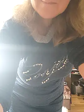 Snapshot of Elza01 chatting on October 12, 2025, 8:48 am Elza01 online show from October 12, 2025, 8:48 am