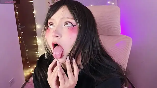 KuroChan420 online show from December 3, 2025, 2:01 am