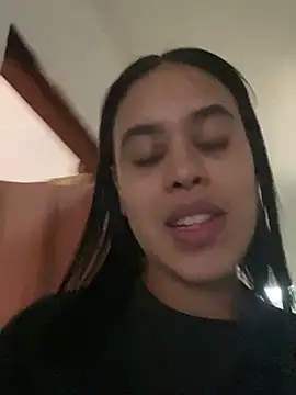 Snapshot of AlondraDiossa03 chatting on February 21, 2026, 6:43 pm AlondraDiossa03 online show from February 21, 2026, 6:43 pm