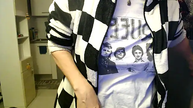 Snapshot of Ala-N-Dala chatting on December 22, 2025, 10:43 pm Ala-N-Dala online show from December 22, 2025, 10:43 pm