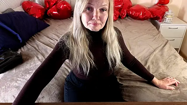 Abby Moore  online show from March 7, 2026, 1:27 pm