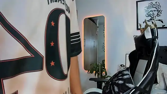 Snapshot of AlanNaughty chatting on March 3, 2026, 5:25 am AlanNaughty online show from March 3, 2026, 5:25 am