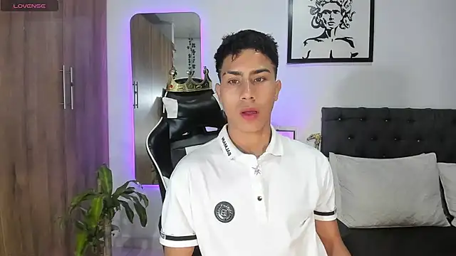 Snapshot of AlanNaughty chatting on February 6, 2026, 11:23 pm AlanNaughty online show from February 6, 2026, 11:23 pm