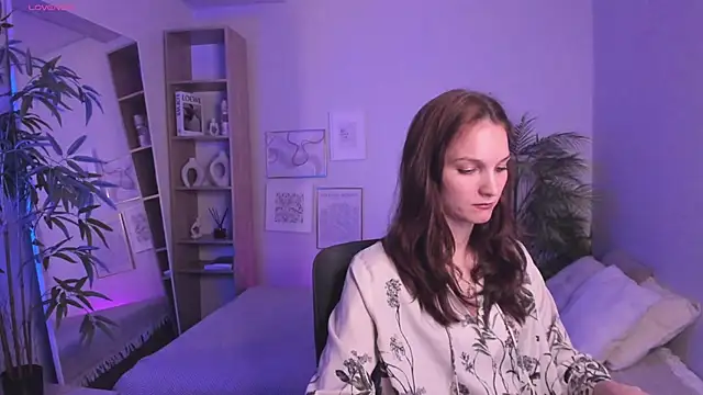 MirandaGlow online show from May 9, 2026, 5:44 am