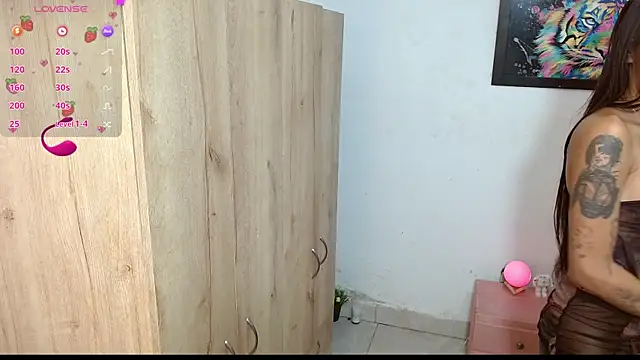 Snapshot of sofia_gold_ chatting on January 28, 2025, 12:00 pm sofia gold online show from January 28, 2025, 12:00 pm