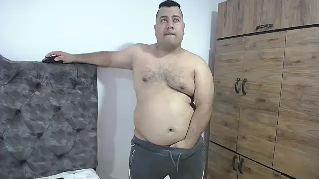 Snapshot of santi_hothot chatting on October 24, 2025, 7:35 pm santi hothot online show from October 24, 2025, 7:35 pm