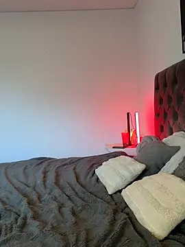 EllaMae online show from October 12, 2025, 2:18 pm