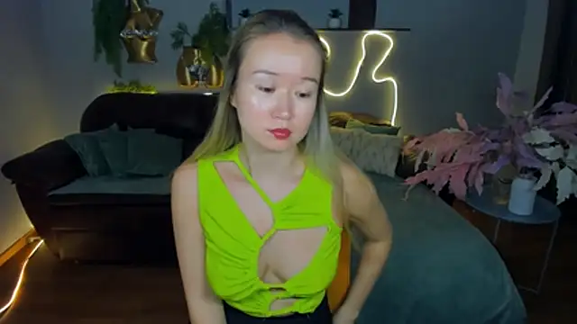 PollyOcean online show from November 12, 2025, 5:44 am