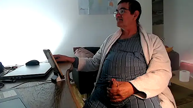 silvio-aus-luzern-CH online show from May 14, 2026, 7:27 am